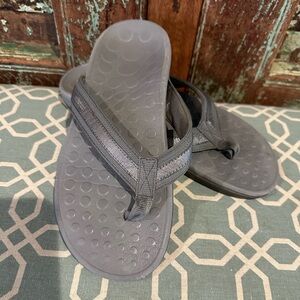 Vionic Gray Flip Flops
